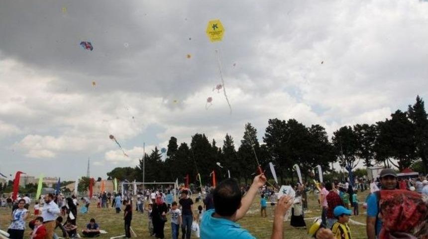 Binlerce U&ccedil;urtma G&ouml;ky&uuml;z&uuml;n&uuml; S&uuml;sledi