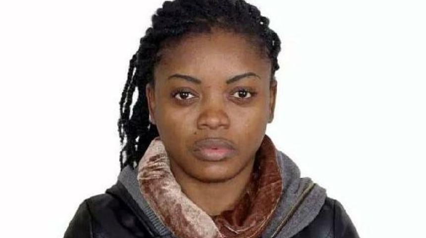 Kamerunlu Baba, Bebeğini Almak I&ccedil;in İzmir'e Geldi