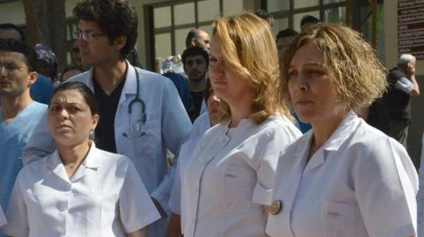 Konya'da Doktorlar, &Ouml;ld&uuml;r&uuml;len Meslektaşları I&ccedil;in Iş Bıraktı