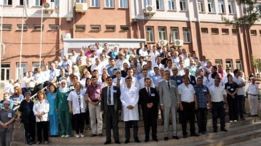 Adıyaman&rsquo;Da Sağlık&ccedil;ılardan Eylem