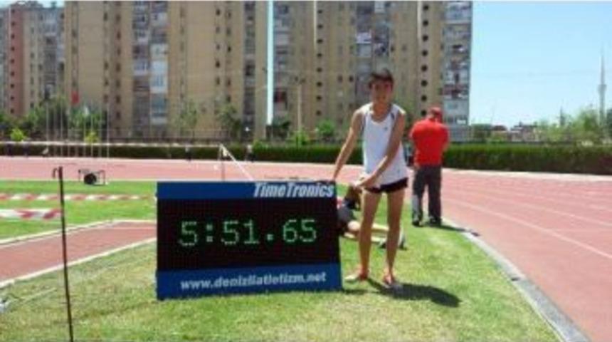 &Ouml;mer Şen&rsquo;den &Ccedil;ifte Şampiyonluk