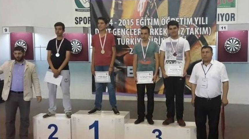 Boz&uuml;y&uuml;kl&uuml; Dart&ccedil;ılar Madalyaları Topladılar