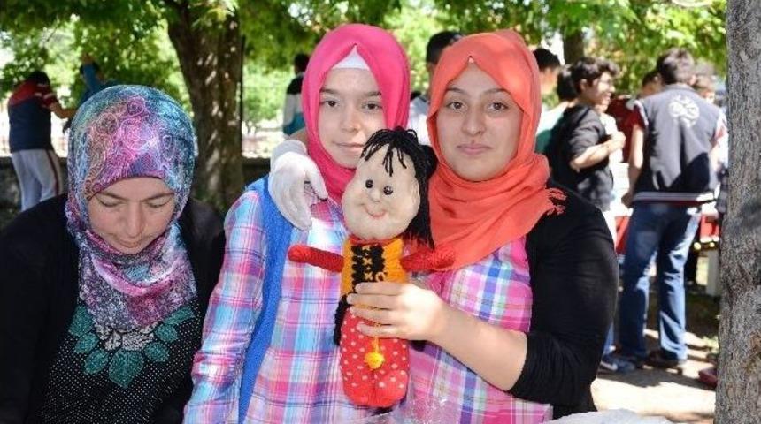 &Ccedil;ocuklar Eğitimlerine Katkı İ&ccedil;in Kermes D&uuml;zenlediler