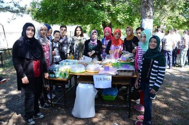 Çocuklar Eğitimlerine Katkı İçin Kermes Düzenlediler