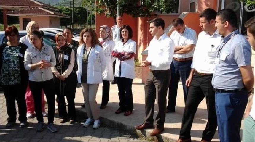 Osmaneli&rsquo;deki Sağlık &Ccedil;alışanları Da Şiddeti Kınadı