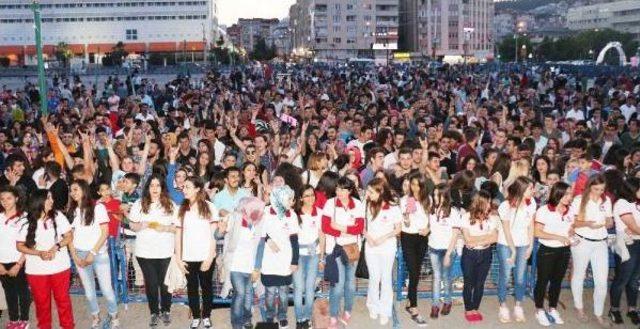 Mhp Adayından Gençlere Ozan Doğulu Konseri