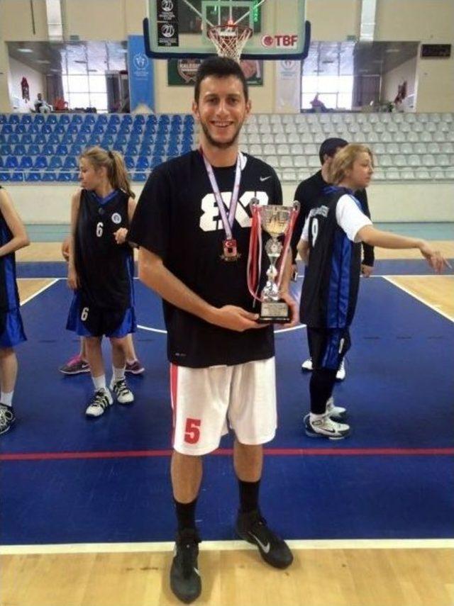 Erciyes Üniversitesi Basketbol’da Türkiye 3.sü 2
