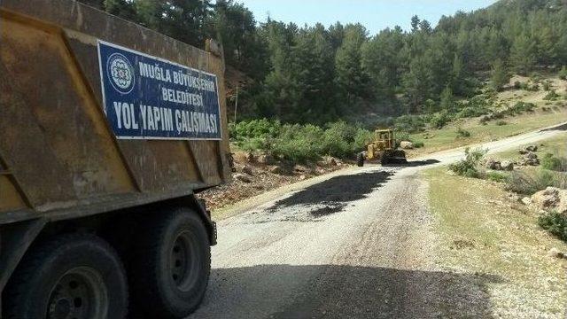 Yağmurda Bozulan Yollar Onarılıyor