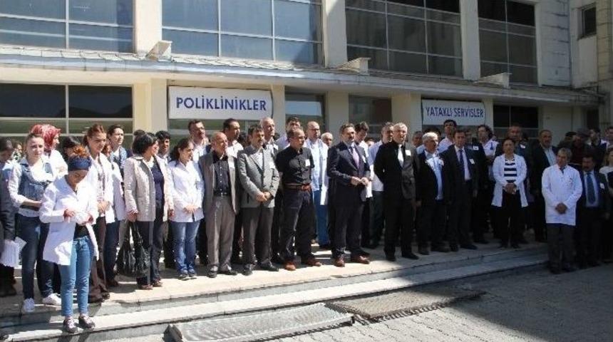 Ardahan&rsquo;da Sağlık &Ccedil;alışanları Samsun&rsquo;daki Saldırıyı Kınadı
