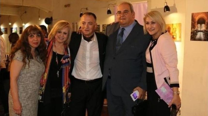 T&uuml;rk Gazeteciye Atina&rsquo;da B&uuml;y&uuml;k İlgi