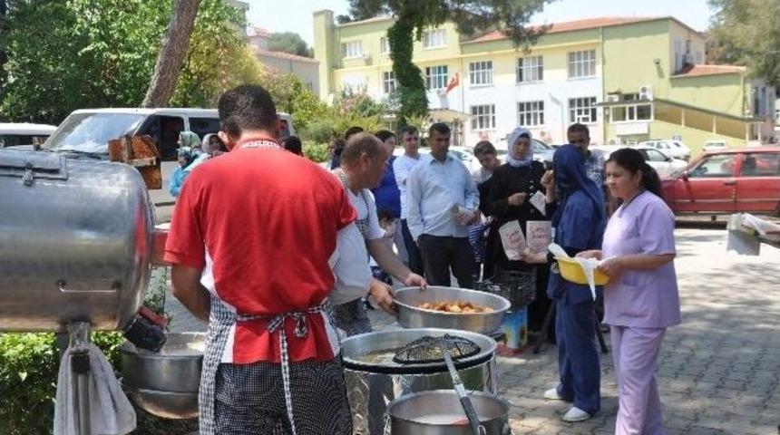 &Ouml;nce İş Bıraktılar Ardından Lokma D&ouml;kt&uuml;rd&uuml;ler