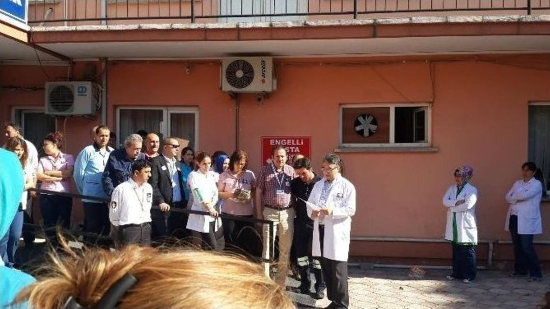 Sağlık &Ccedil;alışanları Havran&rsquo;da 15 Dakika İş Bırakma Eylemi Yaptı