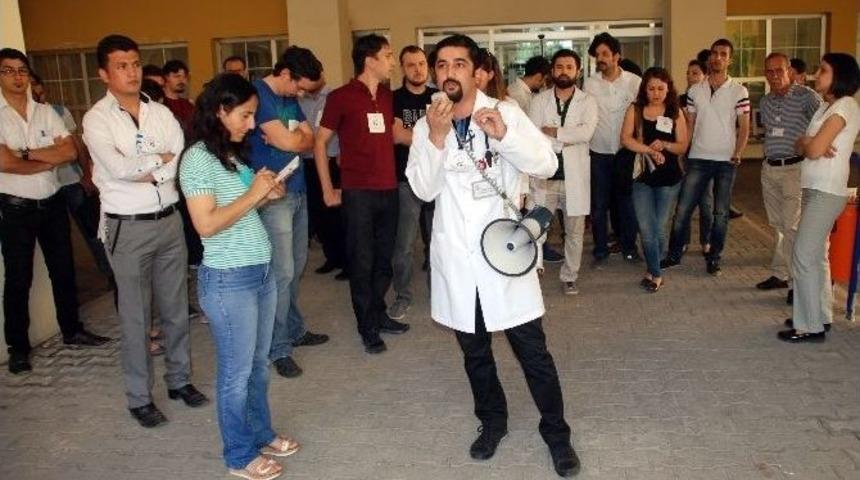 Midyat&rsquo;ta Sağlık &Ccedil;alışanları &Ouml;ld&uuml;r&uuml;len Meslektaşları İ&ccedil;in İş Bıraktı