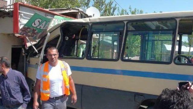 Öğrenci Servisi Ile Minibüs Çarpıştı: 6 Yaralı 1