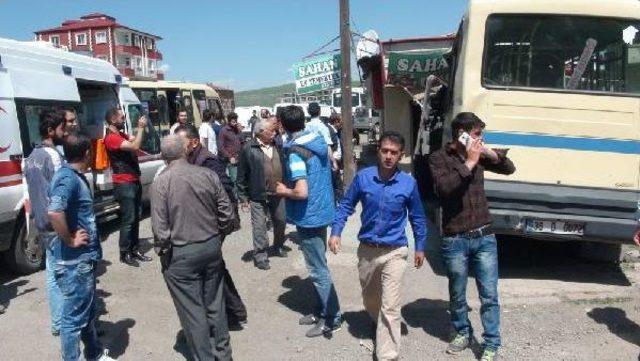 Öğrenci Servisi Ile Minibüs Çarpıştı: 6 Yaralı 2