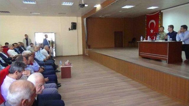 Kulp Kaymakamı Maraşlı Muhtarlarla Bir Araya Geldi 1