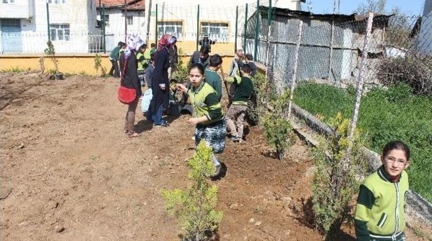 &Uuml;niversite &Ouml;ğrencilerinden &Ouml;rnek Davranış