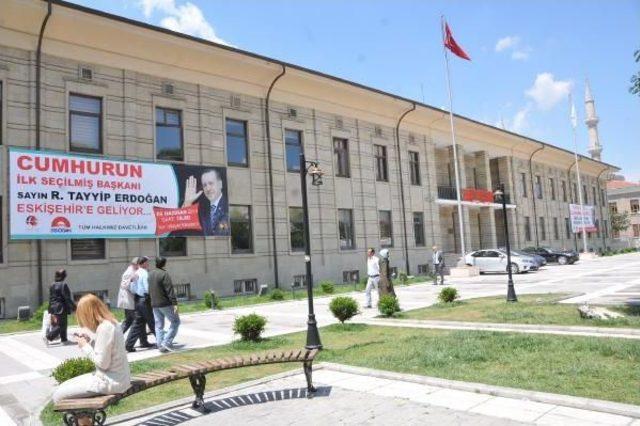 Eskişehir Valiliği Cumhurbaşkanı'nın Gelişini Pankartlarla Duyurdu