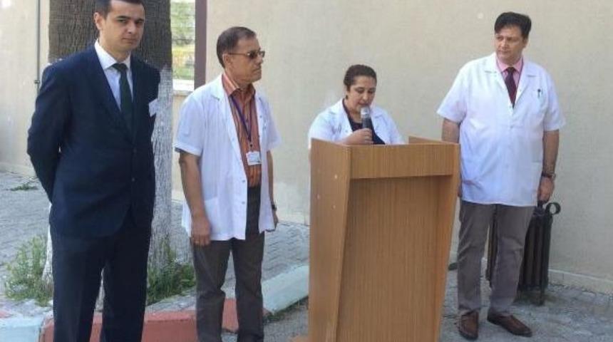 Kırkağa&ccedil;'ta Sağlık&ccedil;ılar 15 Dakika Iş Bıraktı