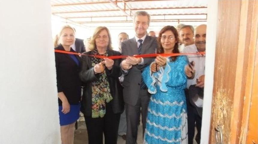 Burhaniye&rsquo;de Kursiyer Kadınların Giysileri İlgi Odağı Oldu