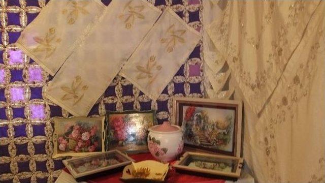 Burhaniye’de Kursiyer Kadınların Giysileri İlgi Odağı Oldu 1