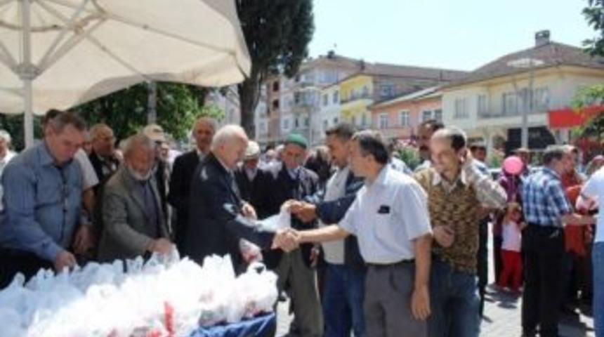 Belediye Kozcağız&rsquo;da Kandil Simidi Dağıttı