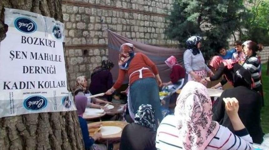 Y&uuml;ksekokula Yardım İ&ccedil;in Y&uuml;zlerce Bazlama&ccedil; Pişirdiler