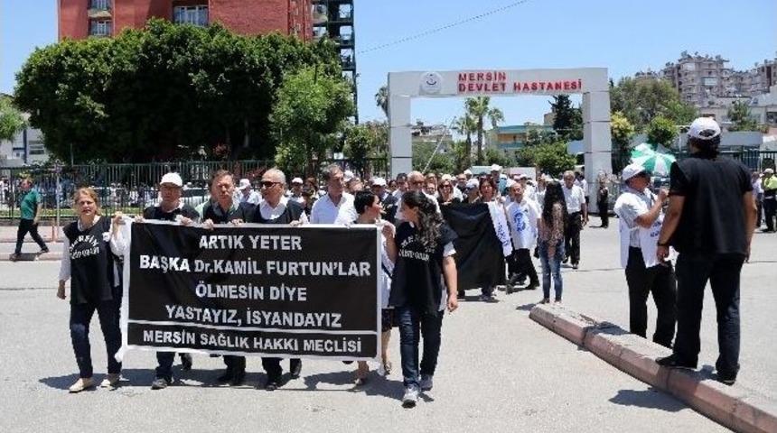 Sağlık &Ccedil;alışanları Şiddeti Protesto Etti