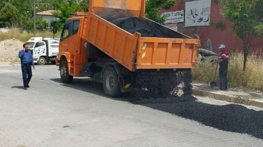 Besni Kss&rsquo;de Bozulan Yollar Onarılıyor