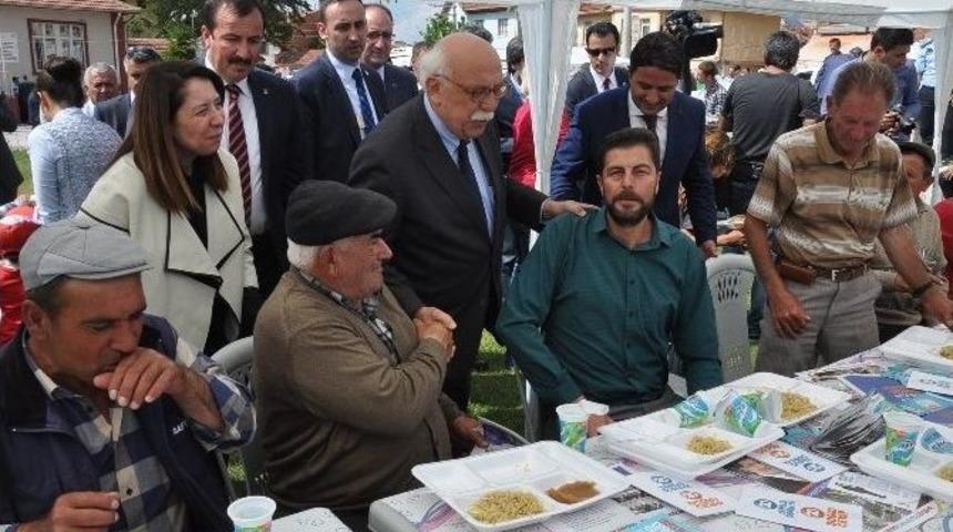 Bakan Avcı&rsquo;dan Ş&uuml;k&uuml;r Pilavı Dağıtımı