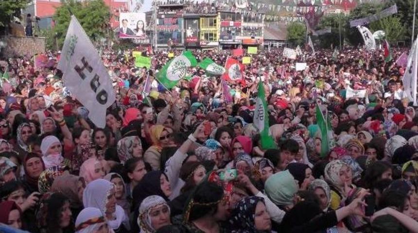 Demirtaş: İnan&ccedil;larımızı Yuhalatarak Oy Toplamaya &Ccedil;alışıyorlar (2)