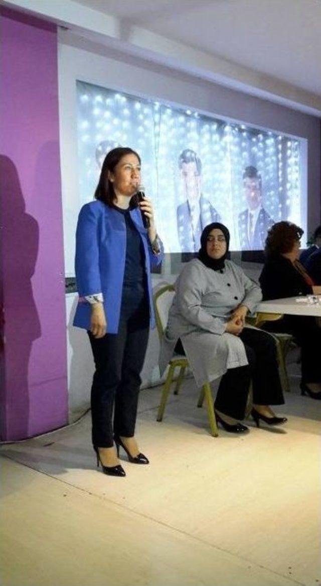 G&uuml;ldal Akşit, &Ccedil;orumlu Bayanlarla Buluştu 1