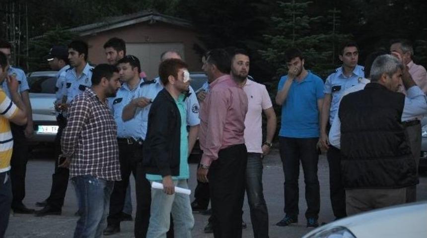 Tartıştığı Gen&ccedil; Kızın Yakınları Minib&uuml;s Şof&ouml;r&uuml;n&uuml; Darp Etti