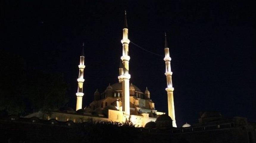 Selimiye Camii Berat Kandili&rsquo;nde Doldu Taştı