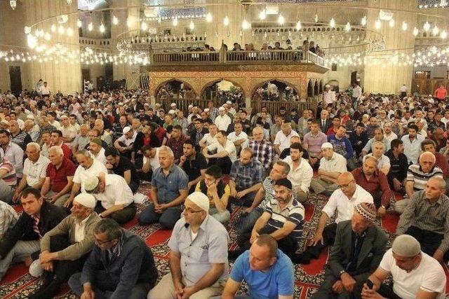 Selimiye Camii Berat Kandili’nde Doldu Taştı