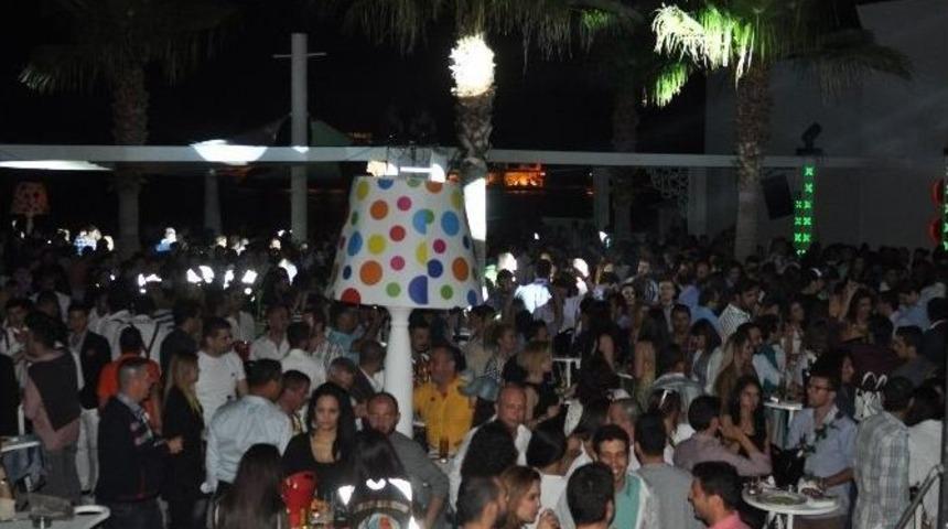 Kuşadası&rsquo;nda Eğlence Yerleri Kapılarını A&ccedil;ıyor