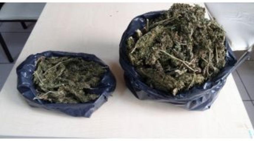 Ş&uuml;phe, Bir Kilo Esrarı Yakalattı