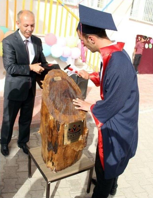 Savur Nuri Cıngıllıoğlu Anadolu Lisesi’nde Mezuniyet Sevinci