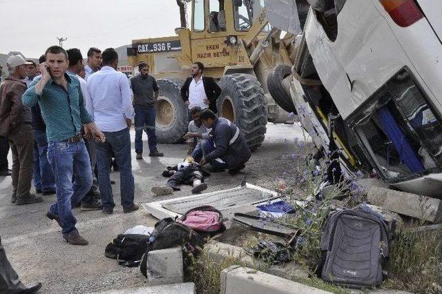 Kahramanmaraş’ta Öğrenci Servisi Kaza Yaptı: 3’ü Ağır 16 Yaralı