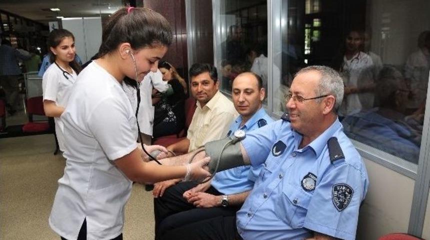 Hemşire Adaylarından Sağlık Taraması