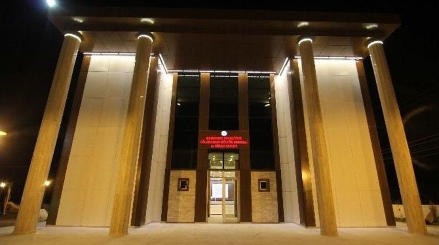 Menderes&rsquo;e Modern Tesis