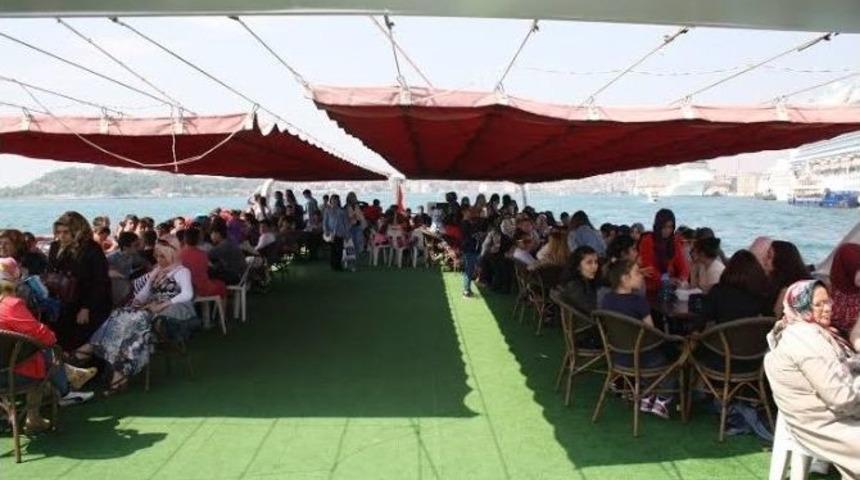 Beyoğlulu &Ouml;ğrenciler Boğaz&rsquo;ı Turluyor