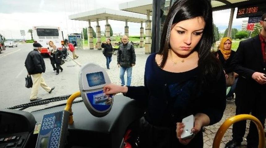 İzmir&rsquo;de Ulaşım Krizi Vatandaşa Yaradı