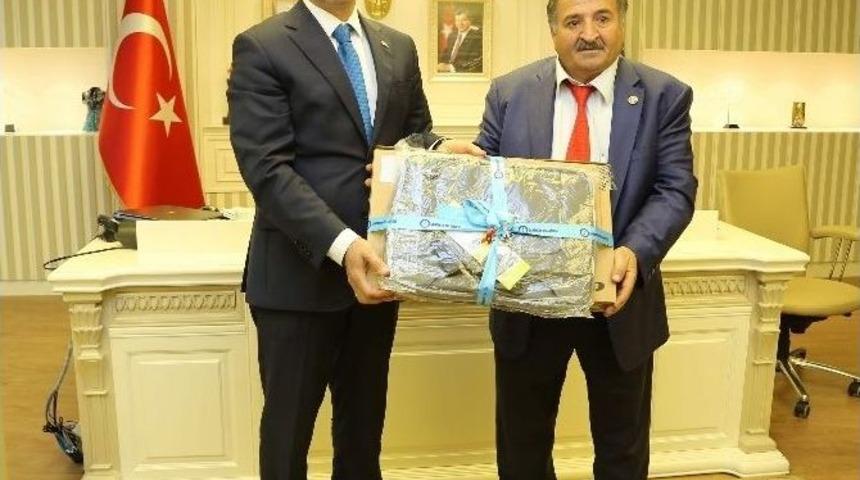 Şahinbey&rsquo;den Muhtarlara Diz &Uuml;st&uuml; Bilgisayar