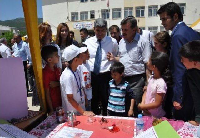 Ortaokul Öğrencilerinden Bilim Fuarı