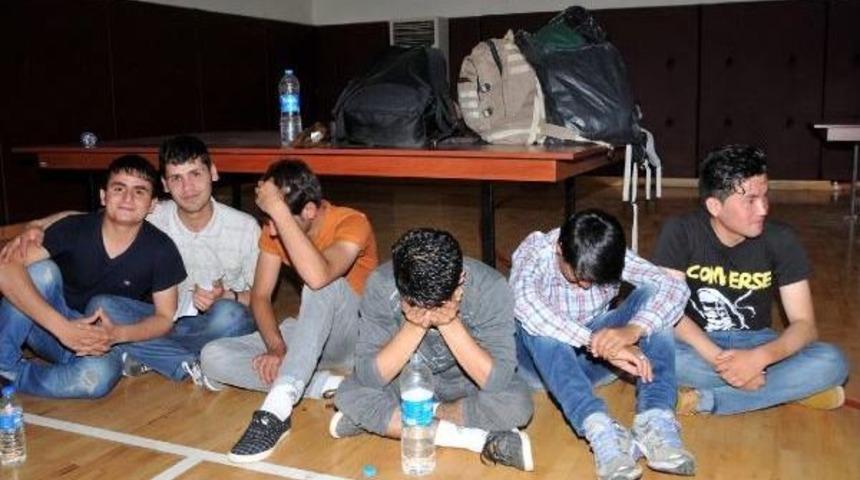 Demre'de 84 M&uuml;lteci Yakalandı