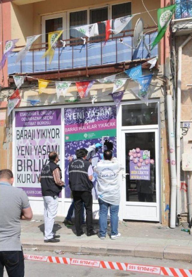 Eskişehir'de Hdp Seçim Bürosuna Tüfekle Ateş Açıldı