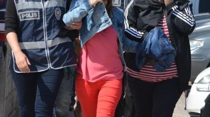 Hırsızlık &Ccedil;etesinin &Uuml;yeleri, Yazlık Evde Parti Yaparken Yakalandı