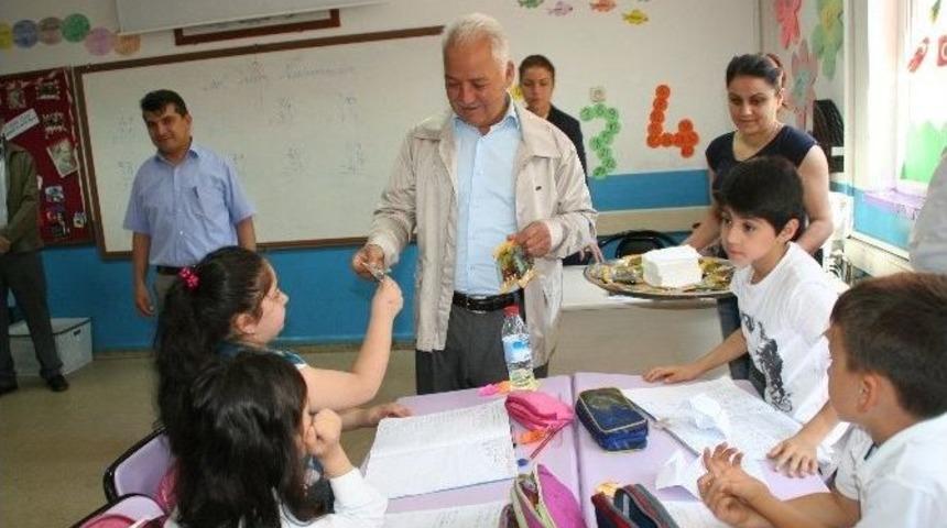 Devrek&rsquo;te &Ouml;ğrencilere Kuru &Uuml;z&uuml;m Dağıtımı Yapıldı