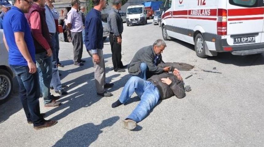 Boz&uuml;y&uuml;k&rsquo;te Trafik Kazası, 1 Yaralı